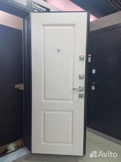 Дверь входная железная уличная