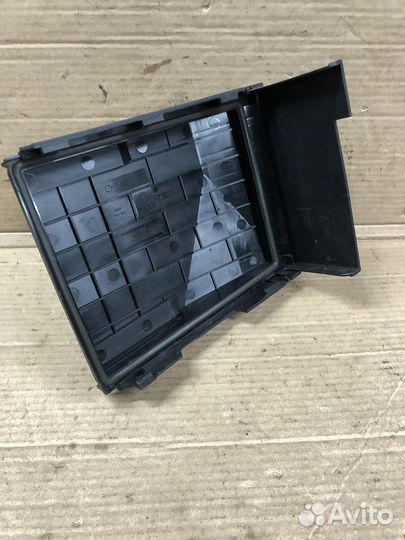 Крышка блока предохранителей VW Tiguan 1 VAG