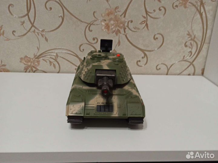 Игрушка танк