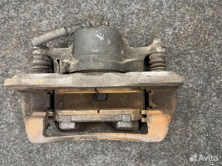 Суппорт тормозной передний левый honda freed