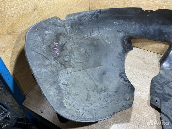 Подкрылок передний правый VW Touran 1 1704423