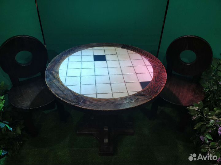 Столы и стулья из массива дерева в отл.состоянии