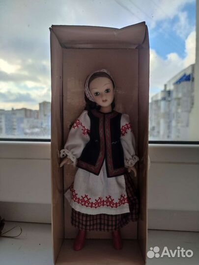 Кукла фаянсовая Белорусска в национальном костюме