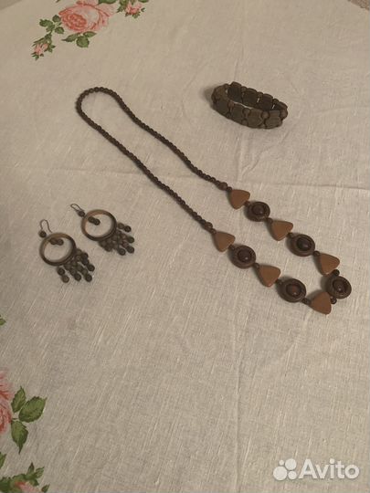 Комплект бусы, серьги, браслет из дерева