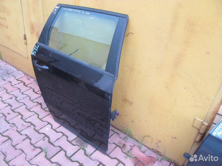 Дверь задняя правая Volkswagen Passat B7 2011