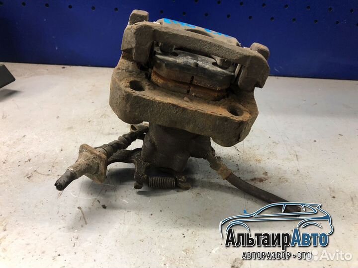 Тормозной суппорт задний правый Toyota Corolla 10