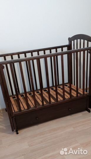 Детская кроватка с маятником Можга