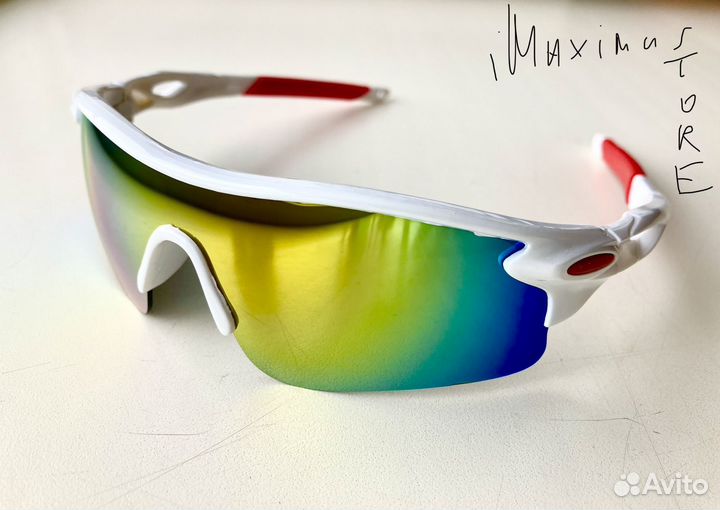 Белые спортивные солнцезащитные очки