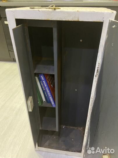 Сейф металлический