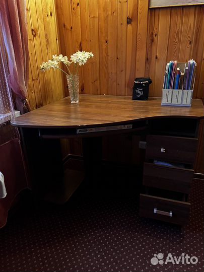 Компьютерный письменный стол