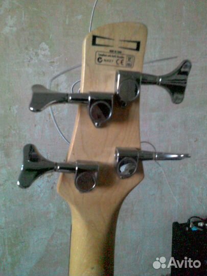 Бас-гитара 