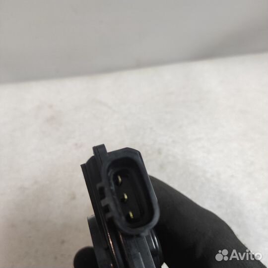 Замок багажника Toyota Auris E150