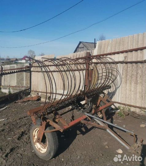 Грабли, косилка, плуг, телега, двигатель