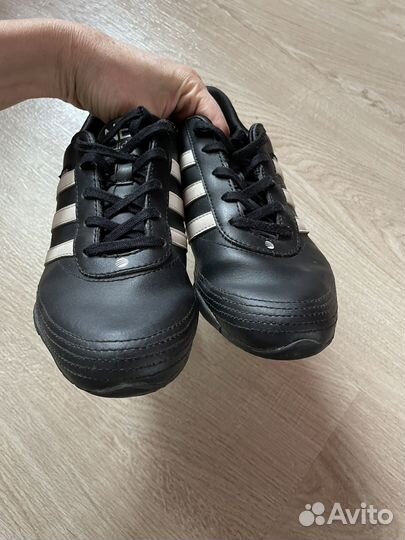 Кроссовки adidas NEO