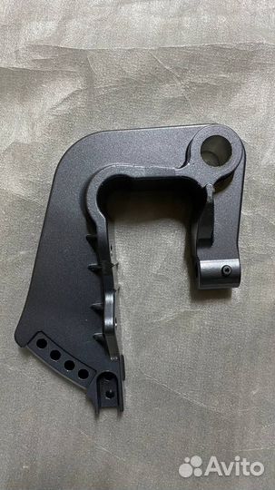 Кронштейн левый Yamaha (Ямаха) 9.9-15 л.с 2 такта