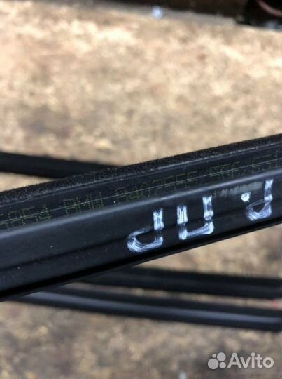 Уплотнитель стекла двери Bmw X5