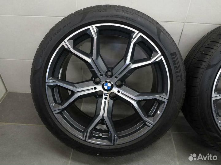 Pirelli P Zero 275/40 R21 и 275/40 R21