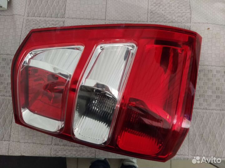 Фонарь задний левый Suzuki grand Vitara