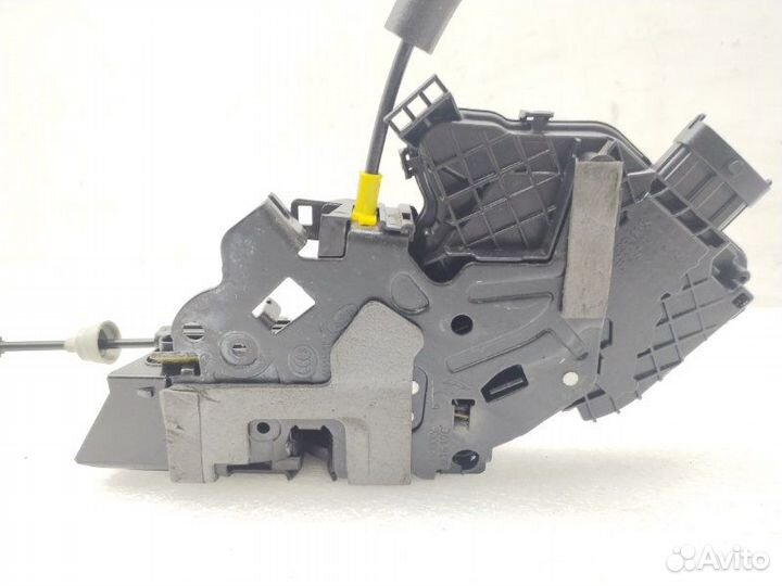 Замок двери задний левый Land Rover Discovery 5