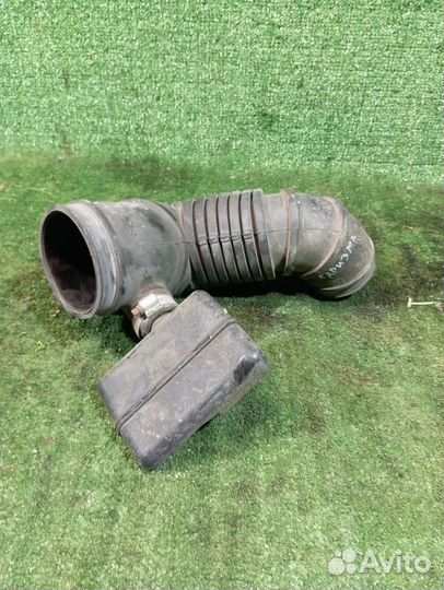 Патрубок воздушного фильтра Mitsubishi Carisma