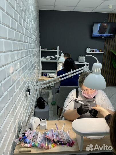 Мастер маникюра и педикюра выход 2000