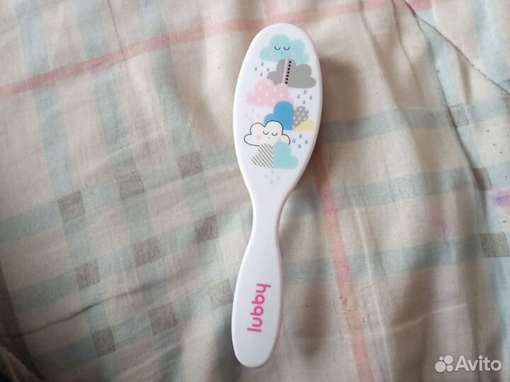 Нагрудник (слюнявчик) защитный и щеточка