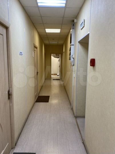 Здание, 590 м²
