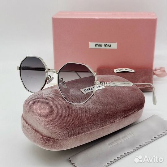 Солнцезащитные очки Miu Miu