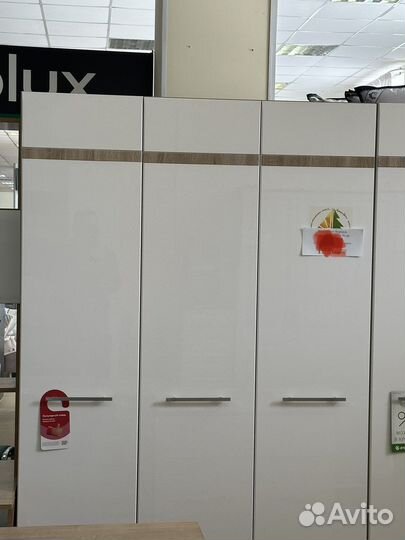 Продаю мебель в комнату олин гарнитур