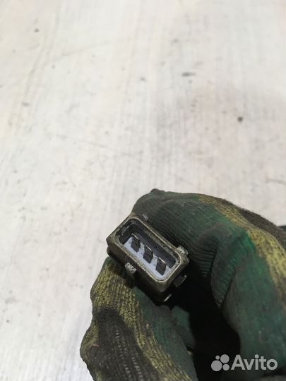 Датчик положения коленвала Ауди A8 D2 2.8 ACK