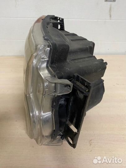 Фара передняя правая Land Rover Discovery 3 L319