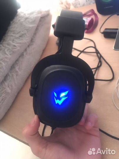 Беспроводные и проводные наушники