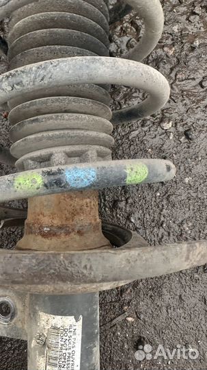 Амортизатор передний в сборе с кулаком Peugeot 207