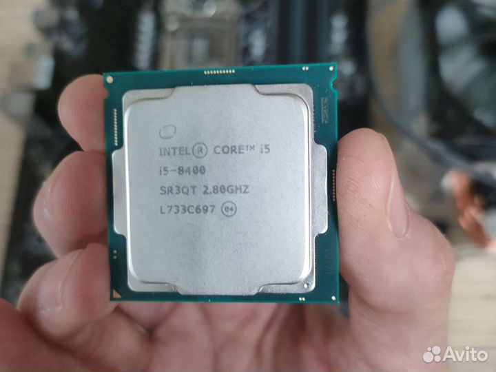 Материнская плата с процессором, кулером и памятью