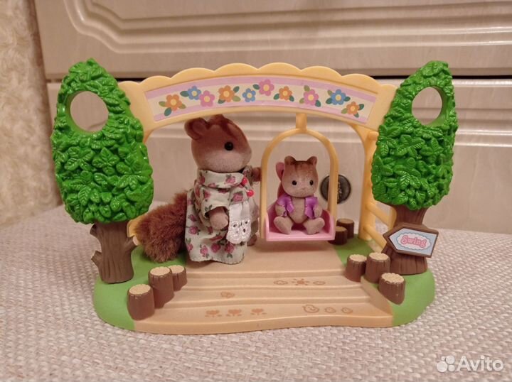 Sylvanian Families белочки на качелях