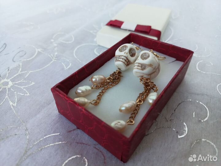 Оберег от сглаза. Серьги с черепом. Нефрит, жемчуг