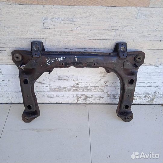 Балка передняя подрамник Audi 80 B4