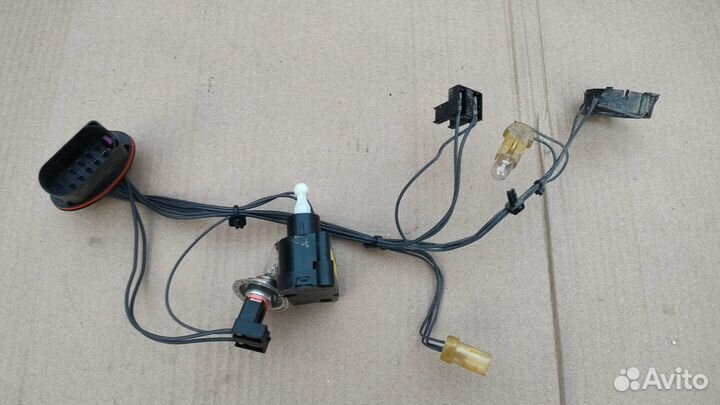 Электрокорректор левый Mercedes-Benz W204