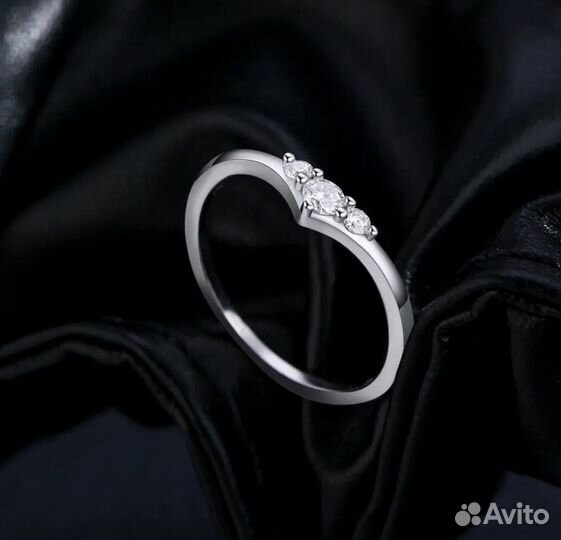 Кольцо женское с бриллиантом-Муассанитом