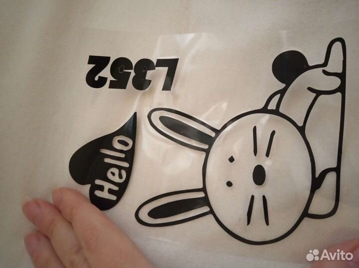 Наклейка на стекло