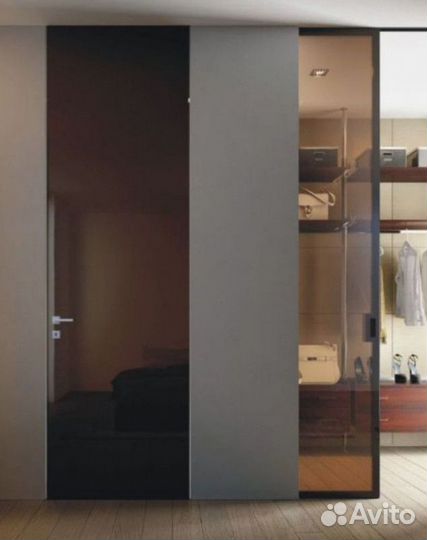 Скрытые межкомнатные двери со стеклом