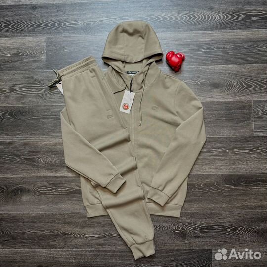 Спортивный костюм lacoste