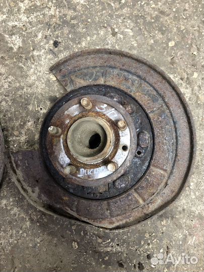 Задний кулак Land Rover Discovery III