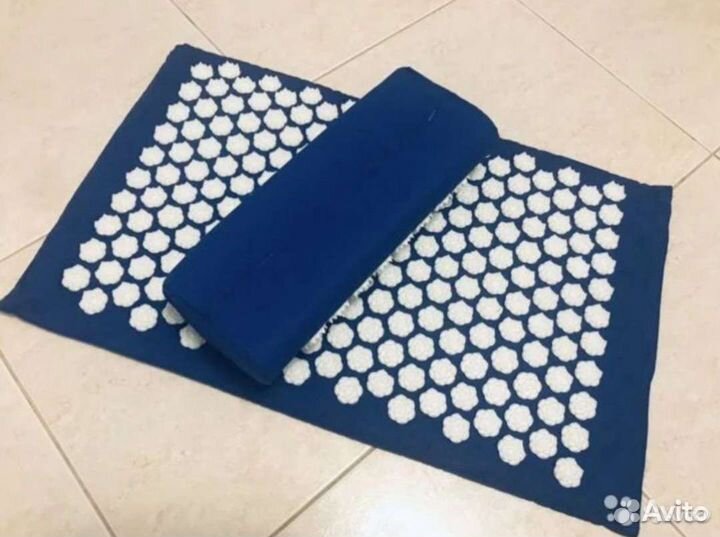 Игольчатый коврик с валиком