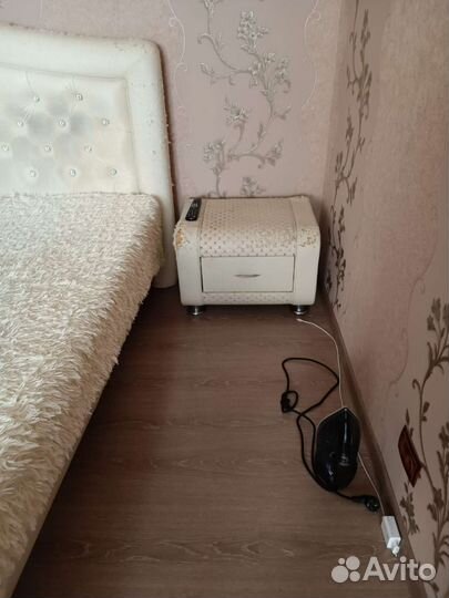 Тумбочка прикроватная