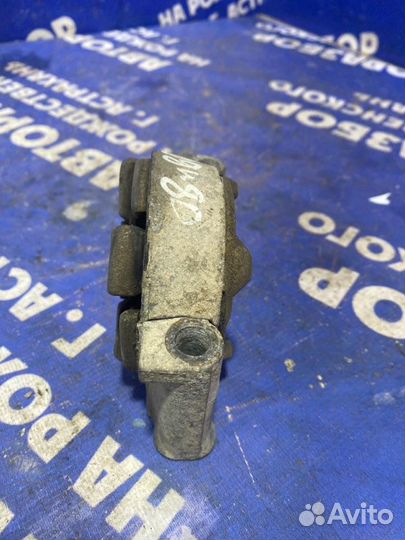 Подушка двигателя Audi 80 седан JN 1990