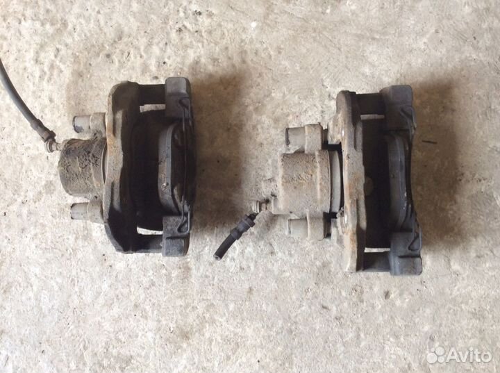 Передние тормозные суппорта на Форд Фокус 2/3