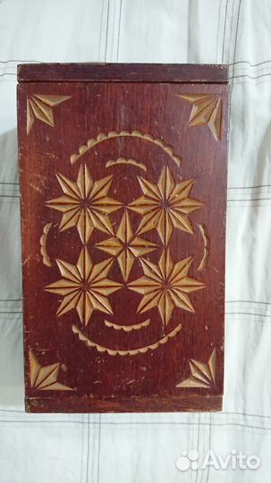 Деревянная шкатулка