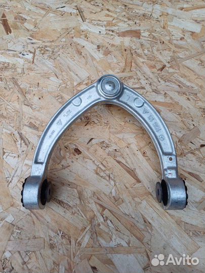 Рычаг подвески верхний передний левый