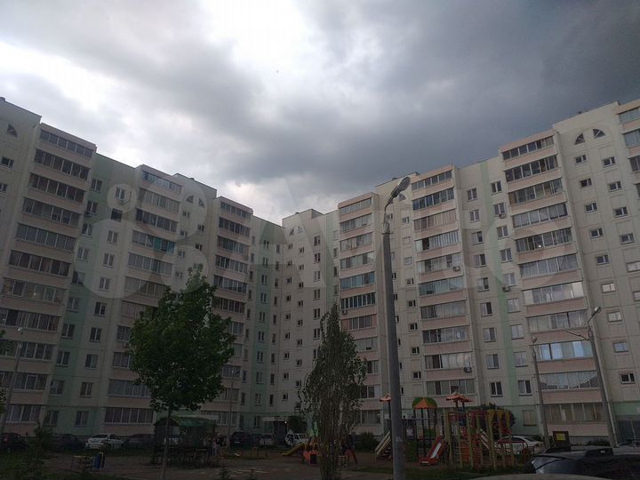 2-к. квартира, 57 м², 4/10 эт.